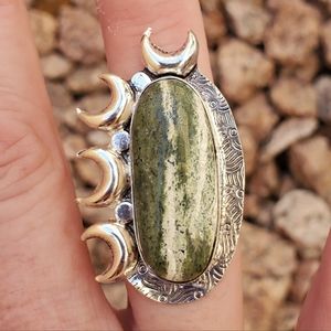 New Witchy Banded Green Opal Multi Horned Crescent Moon 925 Silver Ring.